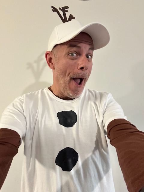 Selfie wearing my Olaf Disney bound