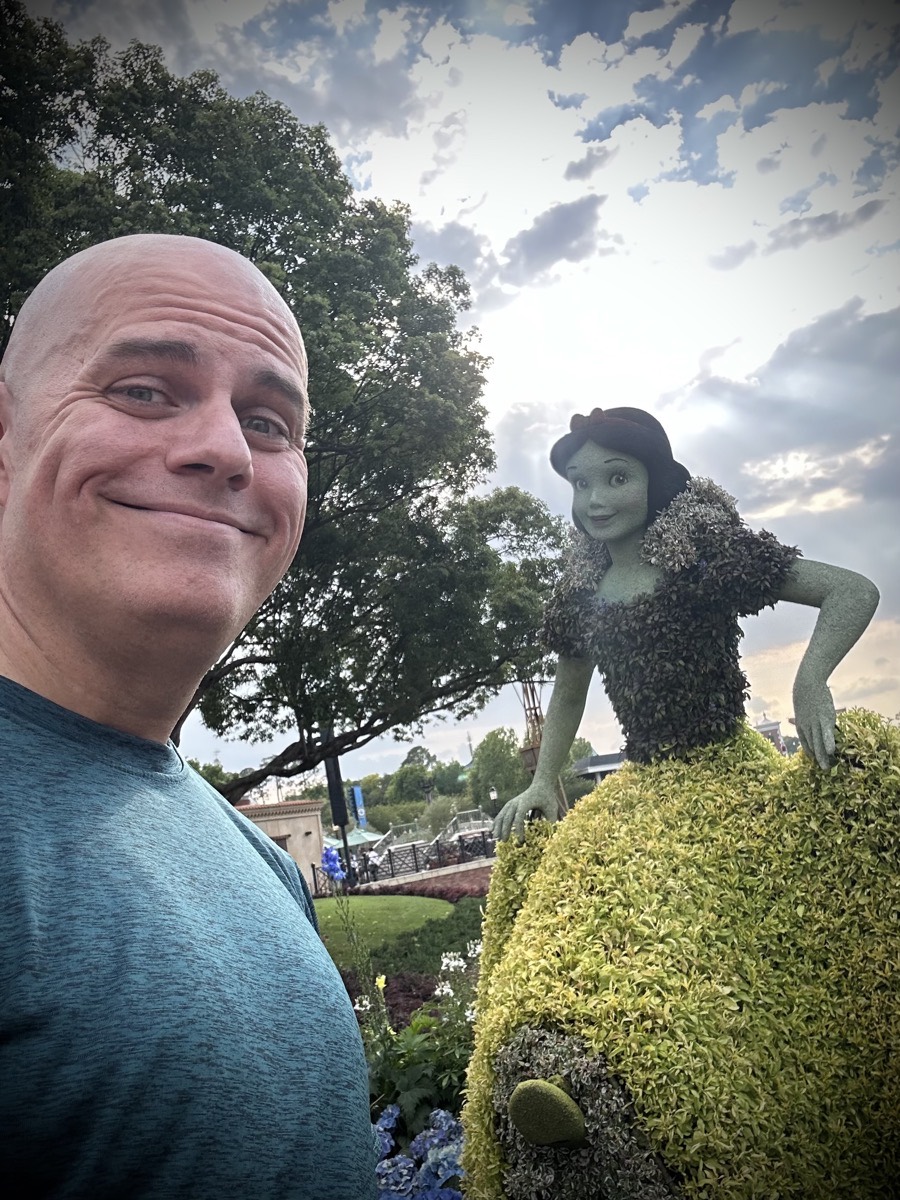 Selfie with a Snow White topiary